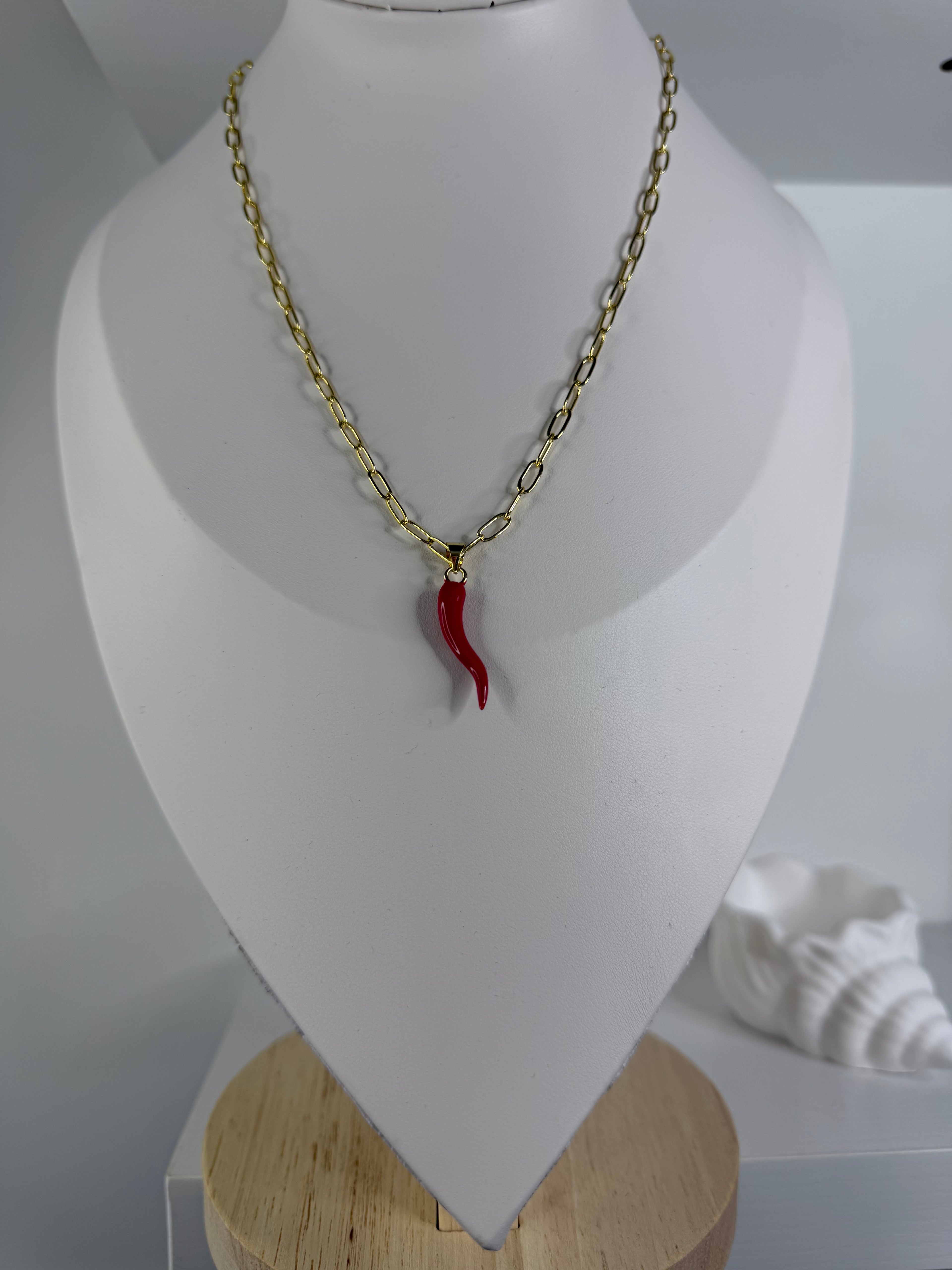 Cadena cuernito rojo