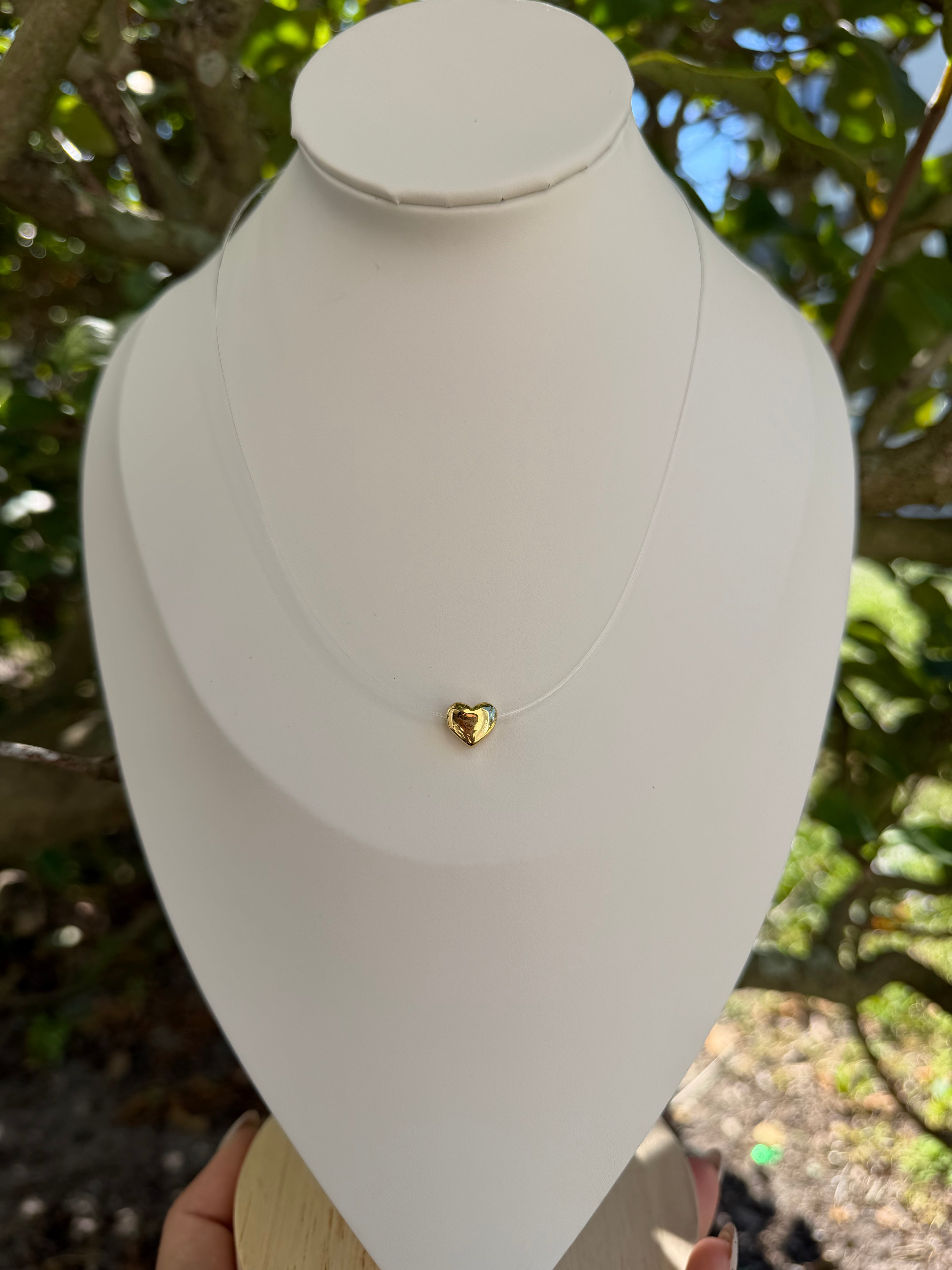 Invisible corazón dorado