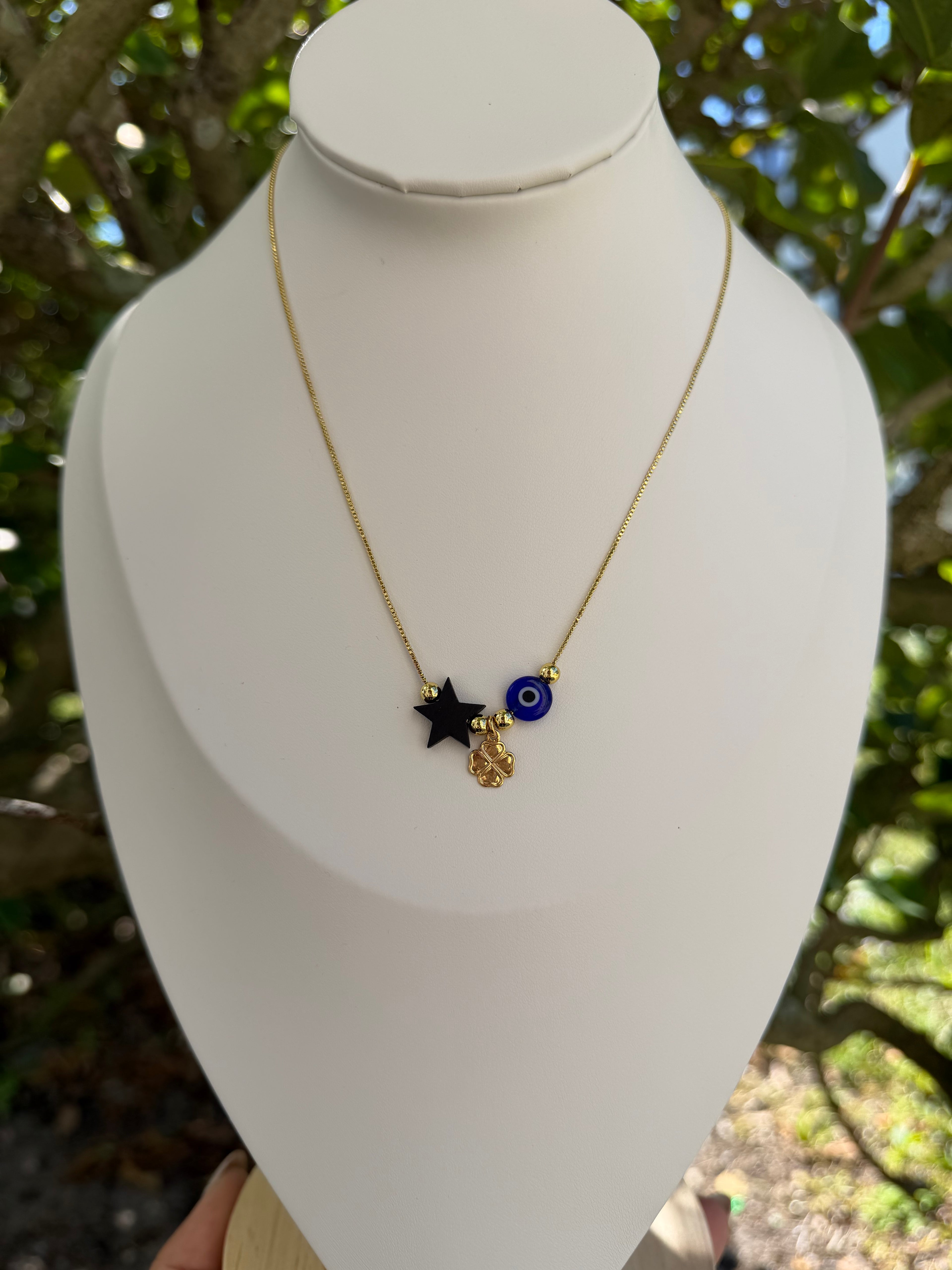 Cadena estrella azabache, trébol y ojo turco